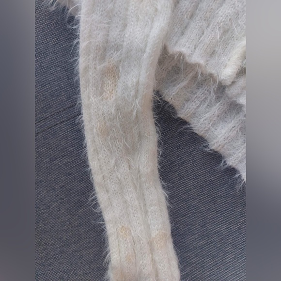 White sweater - Picture 4 of 4